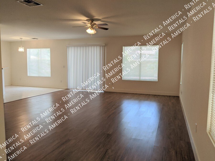 4 Bedroom + loft with SOLAR POWER! property image