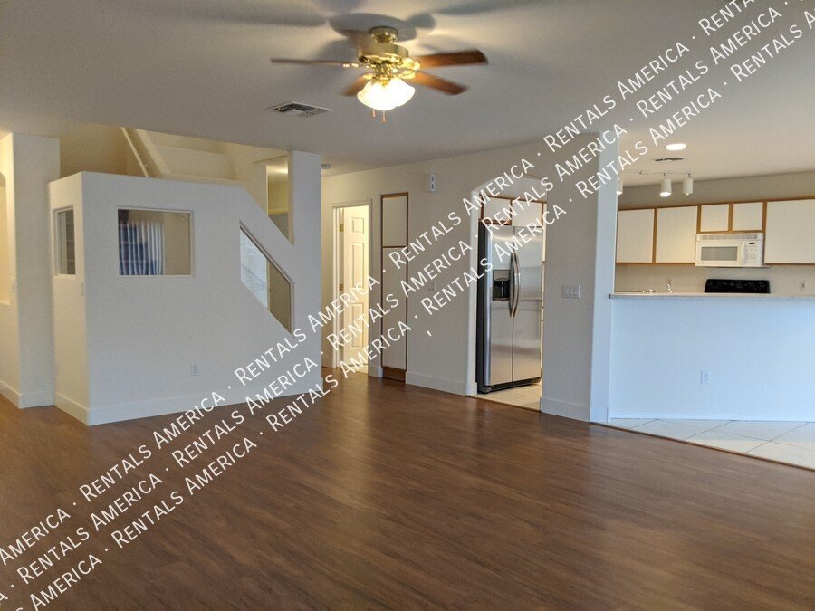 4 Bedroom + loft with SOLAR POWER! property image