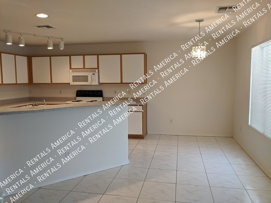 4 Bedroom + loft with SOLAR POWER! property image