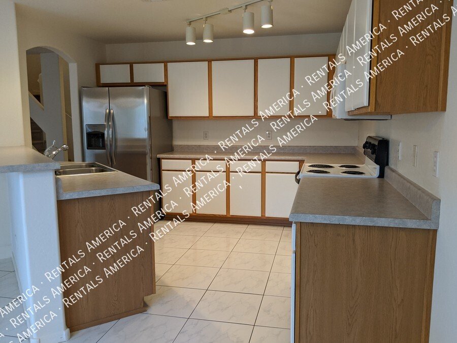 4 Bedroom + loft with SOLAR POWER! property image