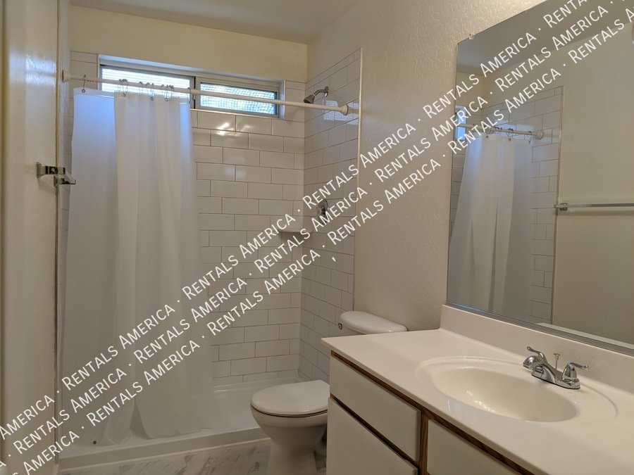 4 Bedroom + loft with SOLAR POWER! property image