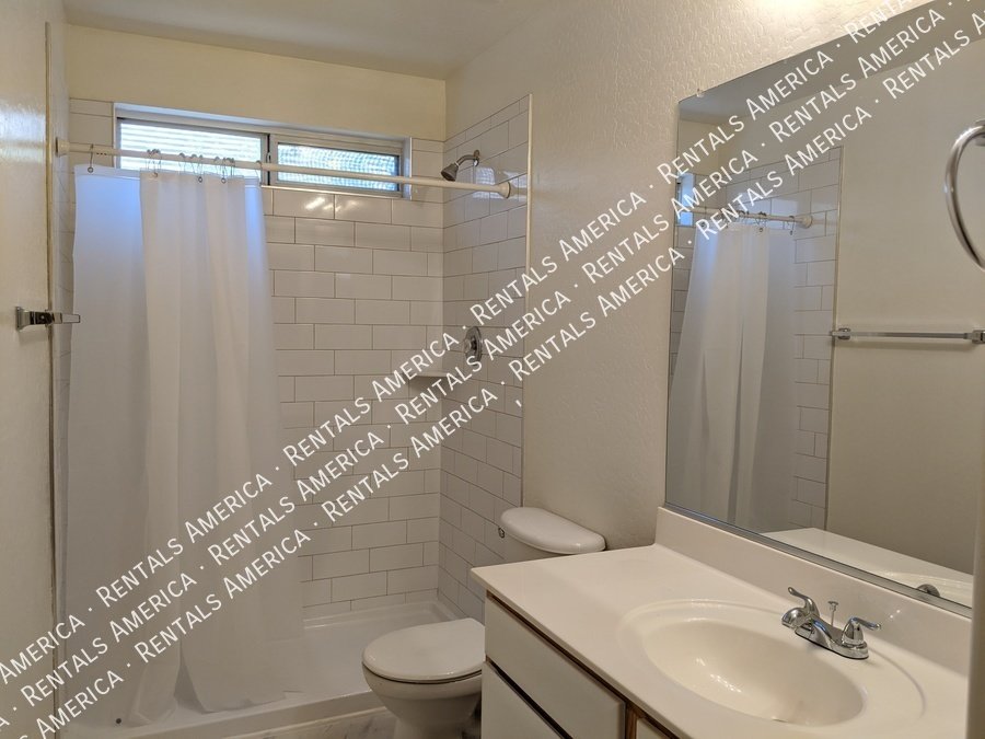 4 Bedroom + loft with SOLAR POWER! property image