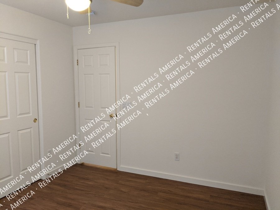 4 Bedroom + loft with SOLAR POWER! property image