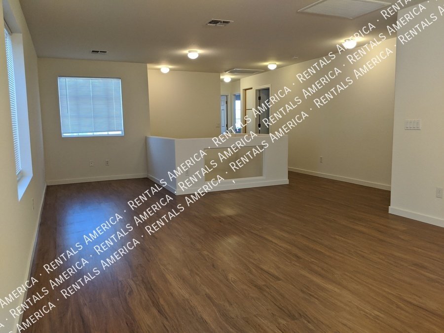 4 Bedroom + loft with SOLAR POWER! property image