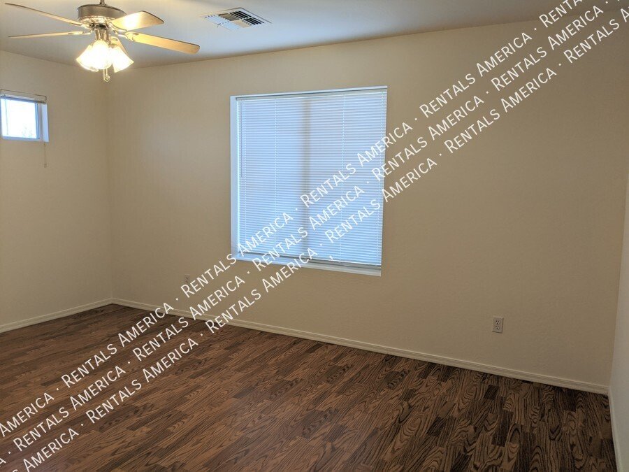 4 Bedroom + loft with SOLAR POWER! property image