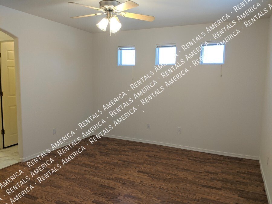 4 Bedroom + loft with SOLAR POWER! property image