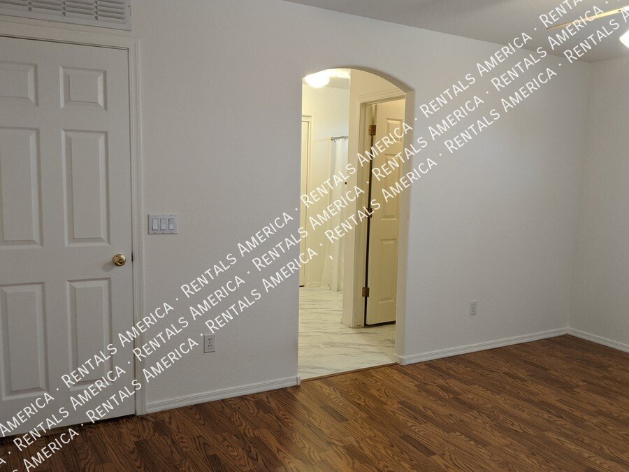 4 Bedroom + loft with SOLAR POWER! property image