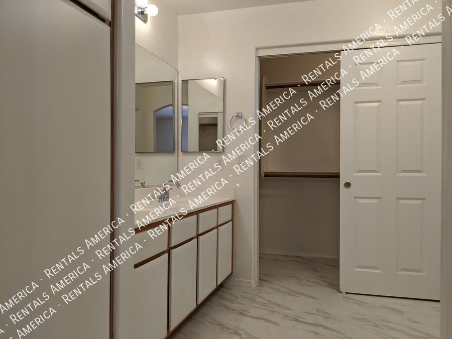 4 Bedroom + loft with SOLAR POWER! property image