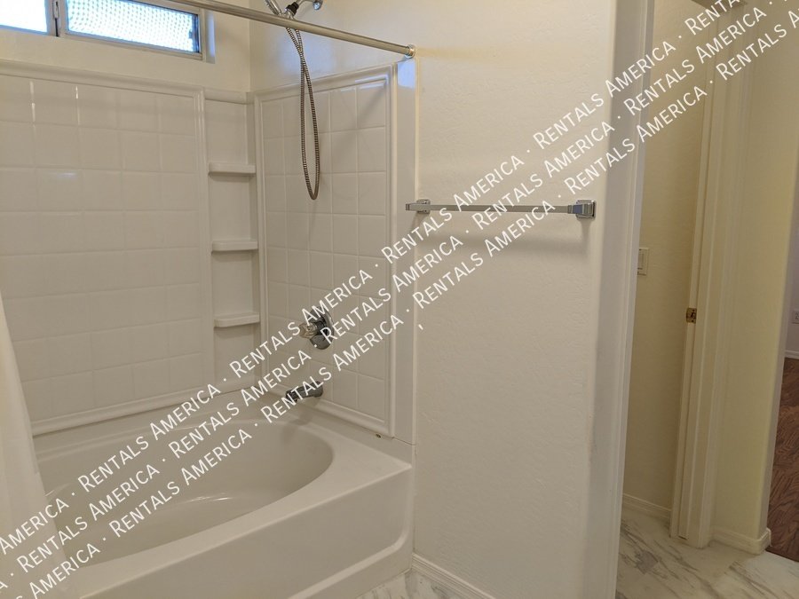 4 Bedroom + loft with SOLAR POWER! property image