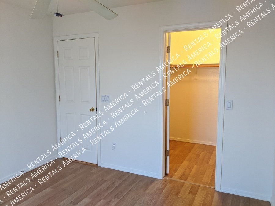 4 Bedroom + loft with SOLAR POWER! property image