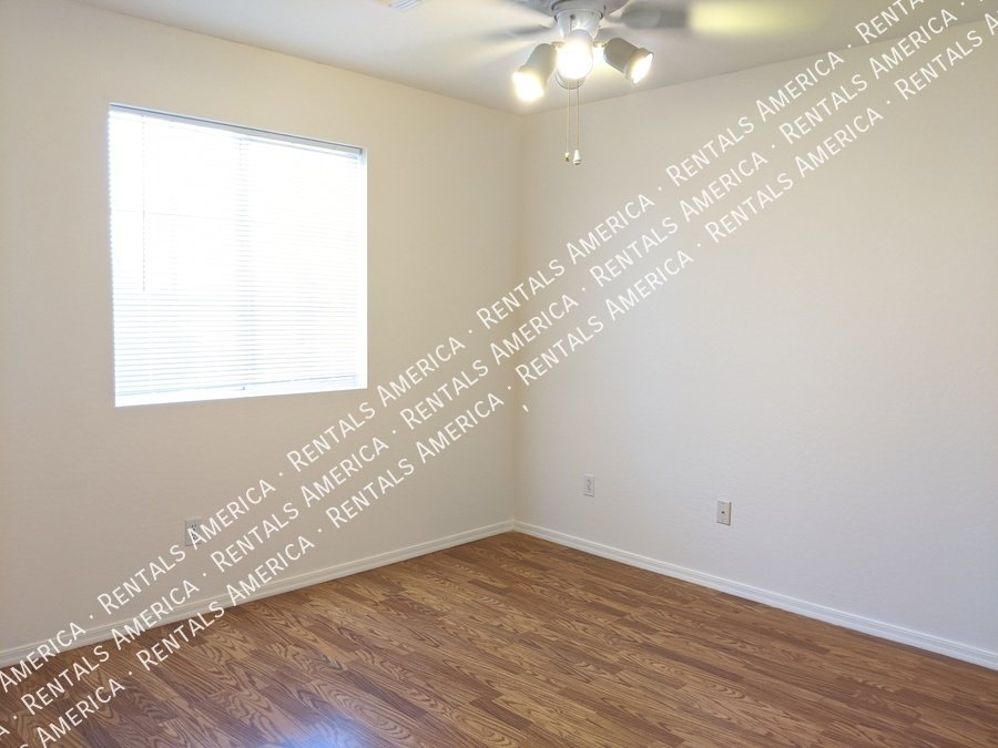 4 Bedroom + loft with SOLAR POWER! property image