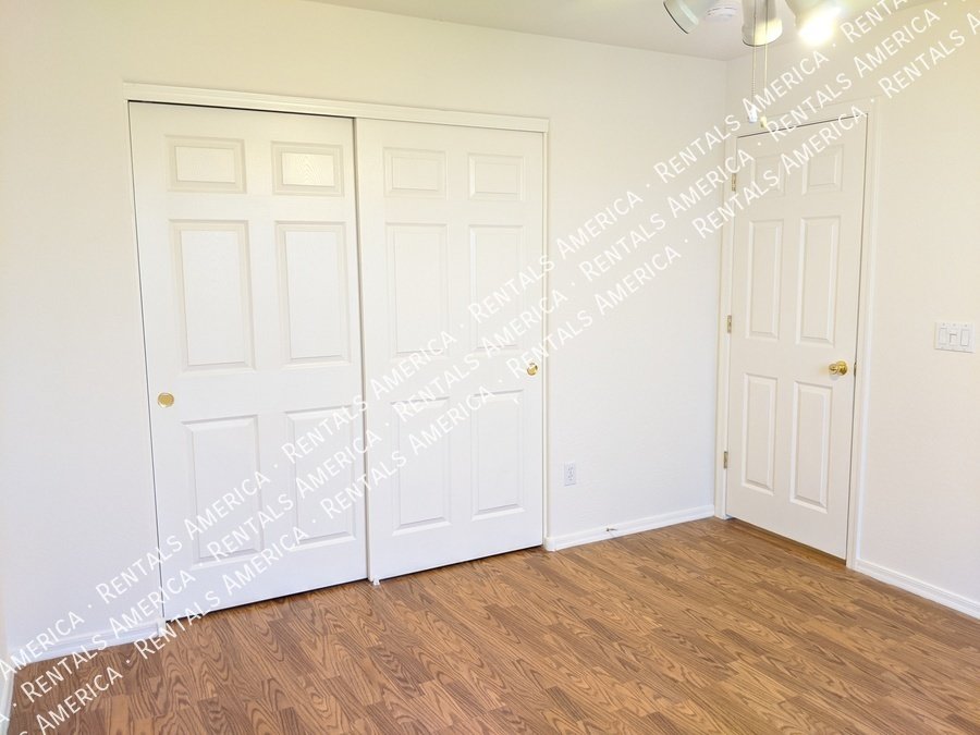 4 Bedroom + loft with SOLAR POWER! property image