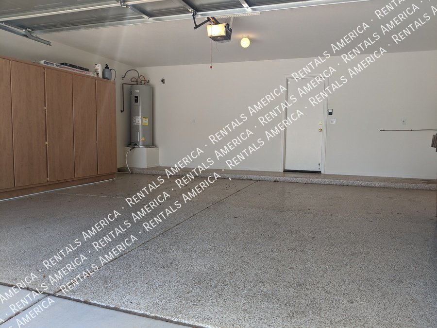 4 Bedroom + loft with SOLAR POWER! property image