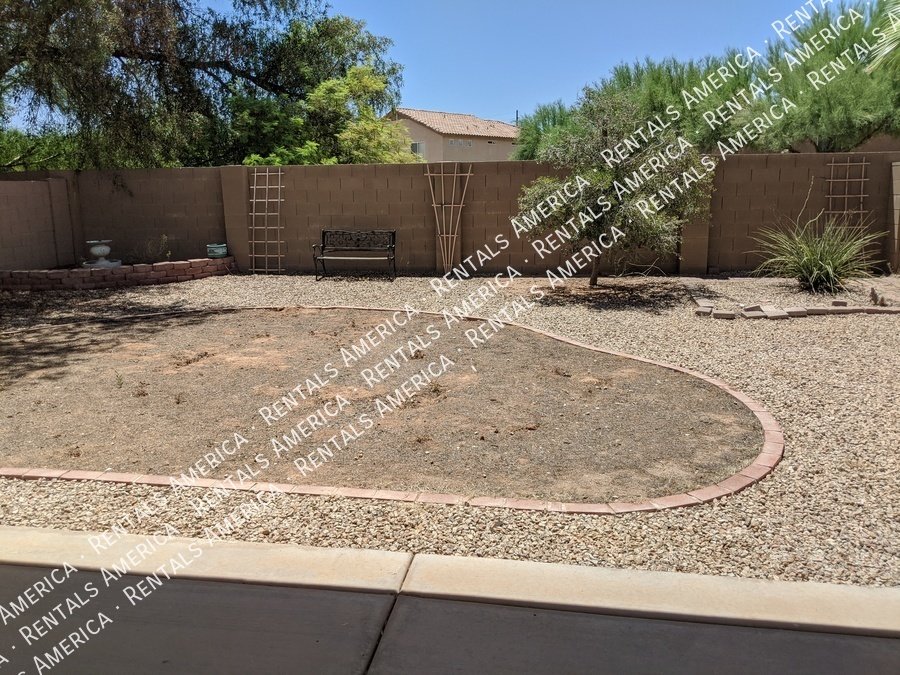 4 Bedroom + loft with SOLAR POWER! property image