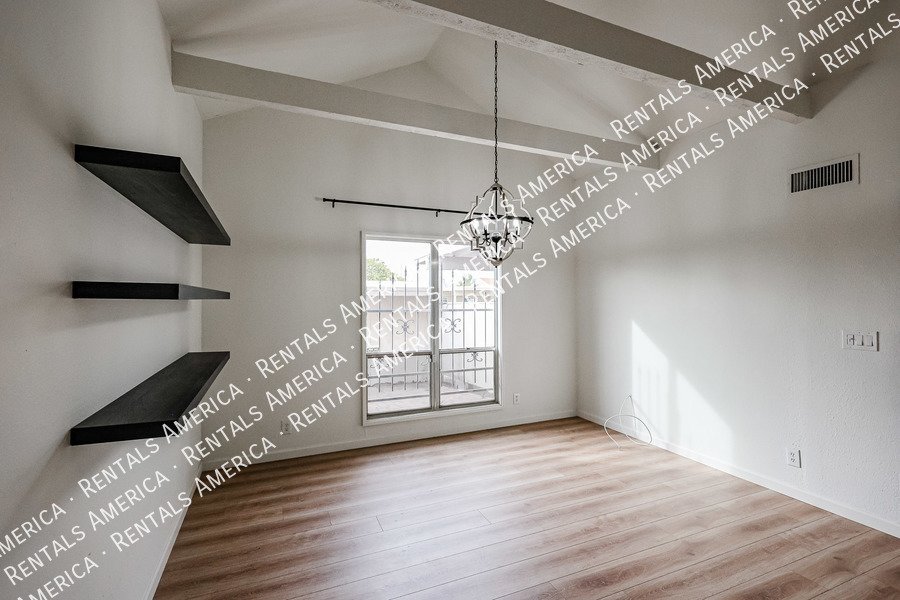 MOVE IN SPECIAL property image