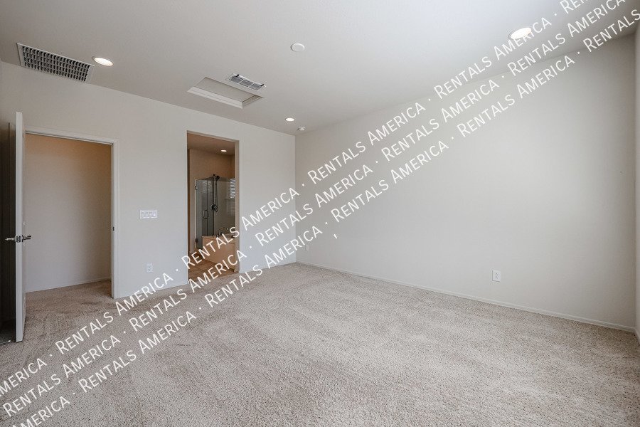 5 bedrooms with 4.5 baths! property image