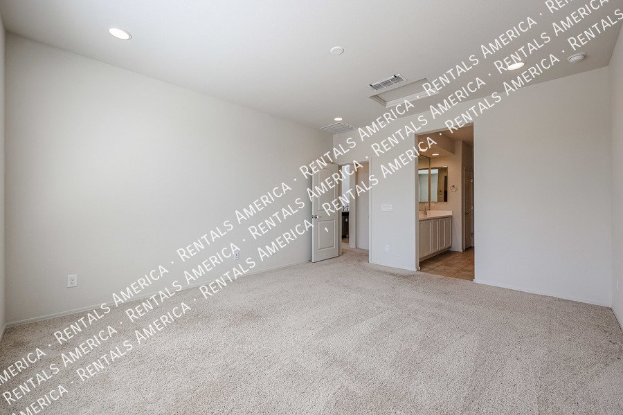 5 bedrooms with 4.5 baths! property image