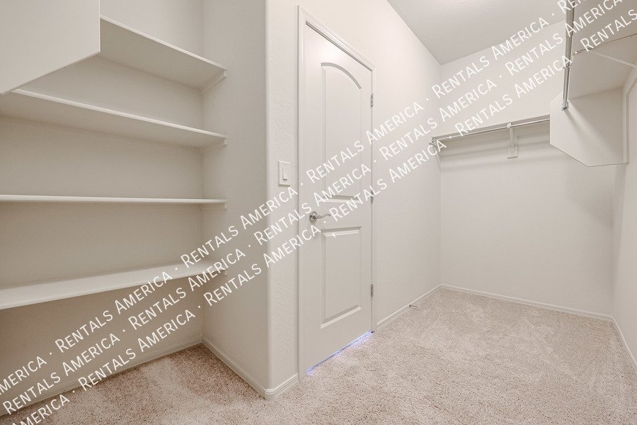 5 bedrooms with 4.5 baths! property image