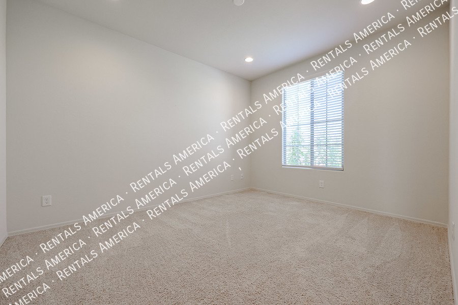 5 bedrooms with 4.5 baths! property image