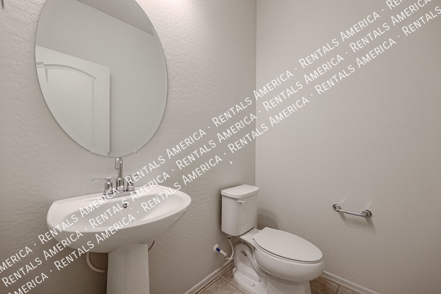 5 bedrooms with 4.5 baths! property image