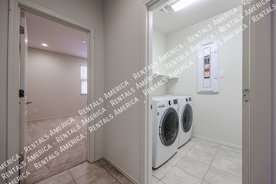 5 bedrooms with 4.5 baths! property image