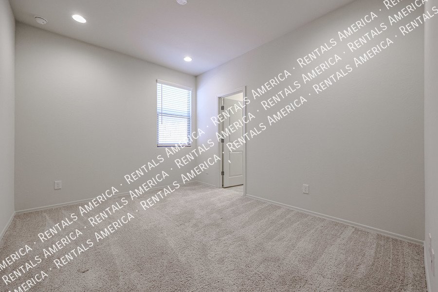 5 bedrooms with 4.5 baths! property image