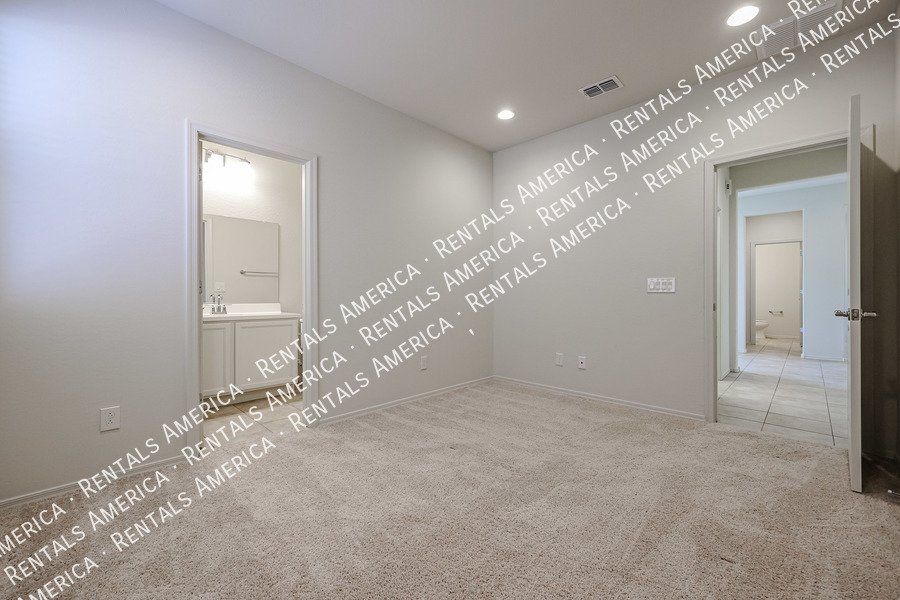 5 bedrooms with 4.5 baths! property image