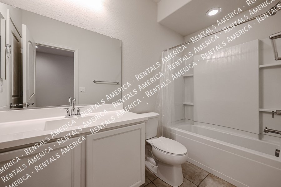 5 bedrooms with 4.5 baths! property image