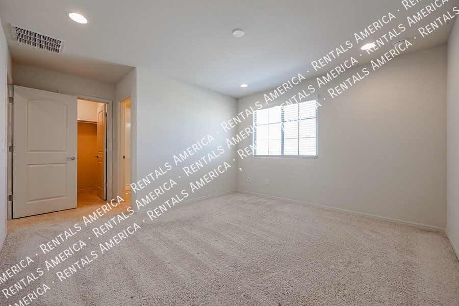 5 bedrooms with 4.5 baths! property image