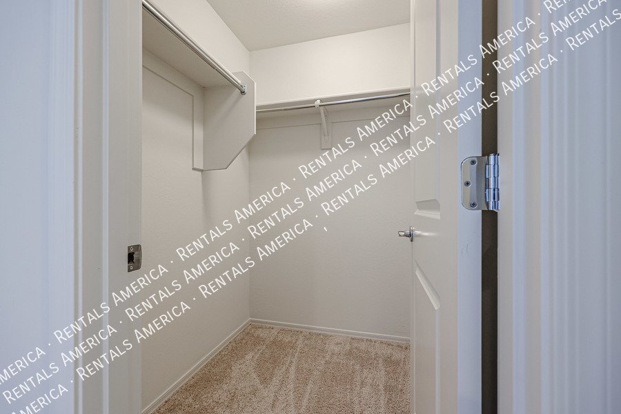 5 bedrooms with 4.5 baths! property image