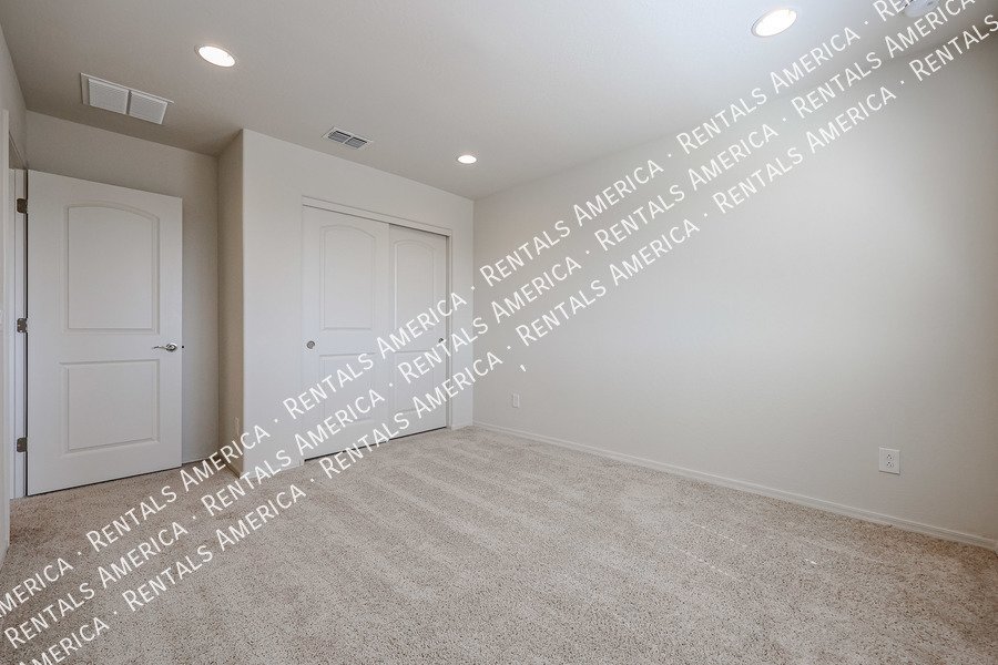 5 bedrooms with 4.5 baths! property image