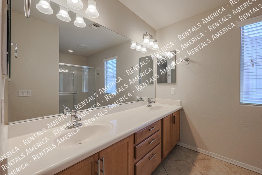 MI SPECIAL! Adorable 2BD 2BA home in the Gated Northgate Community!! property image