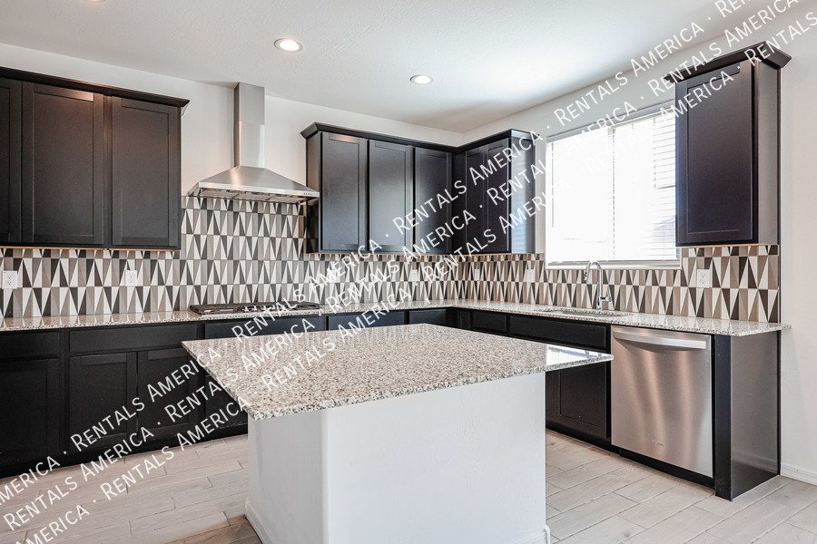 MOVE IN SPECIAL!!!! 5 bedroom 3 bath home in Camelback Ranch property image