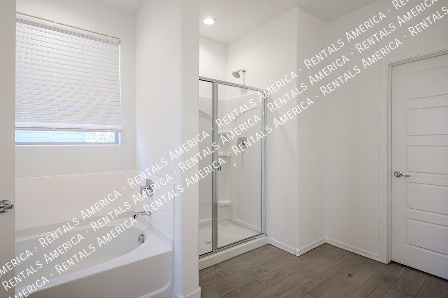 MOVE IN SPECIAL!!!! 5 bedroom 3 bath home in Camelback Ranch property image