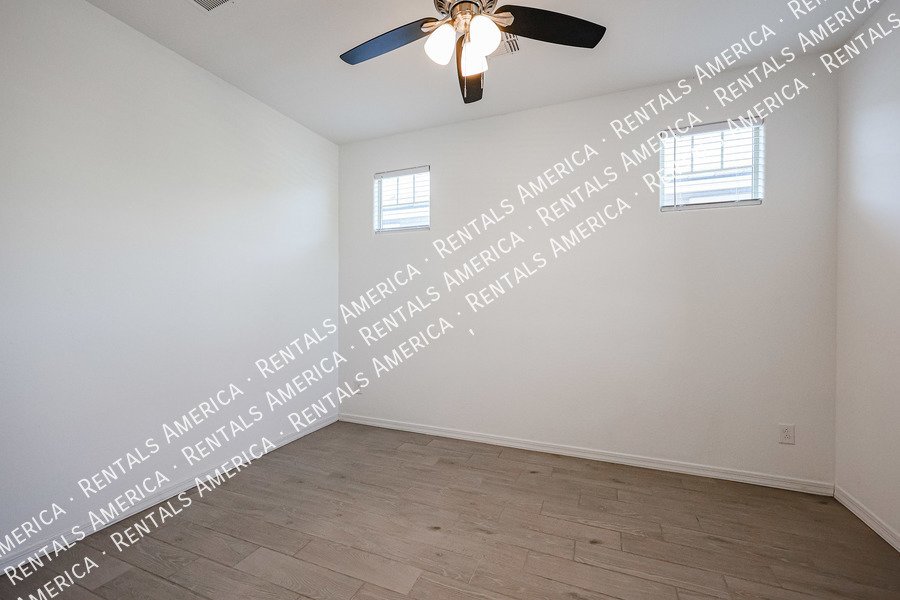 MOVE IN SPECIAL!!!! 5 bedroom 3 bath home in Camelback Ranch property image