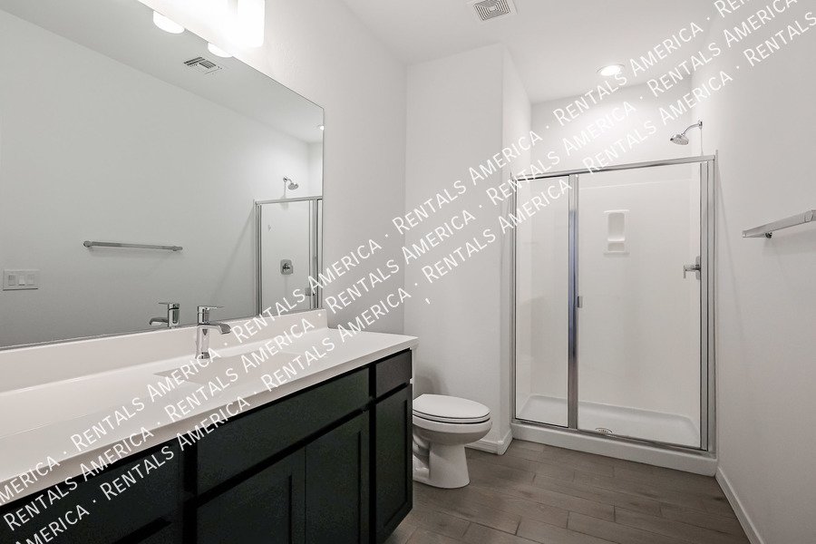 MOVE IN SPECIAL!!!! 5 bedroom 3 bath home in Camelback Ranch property image