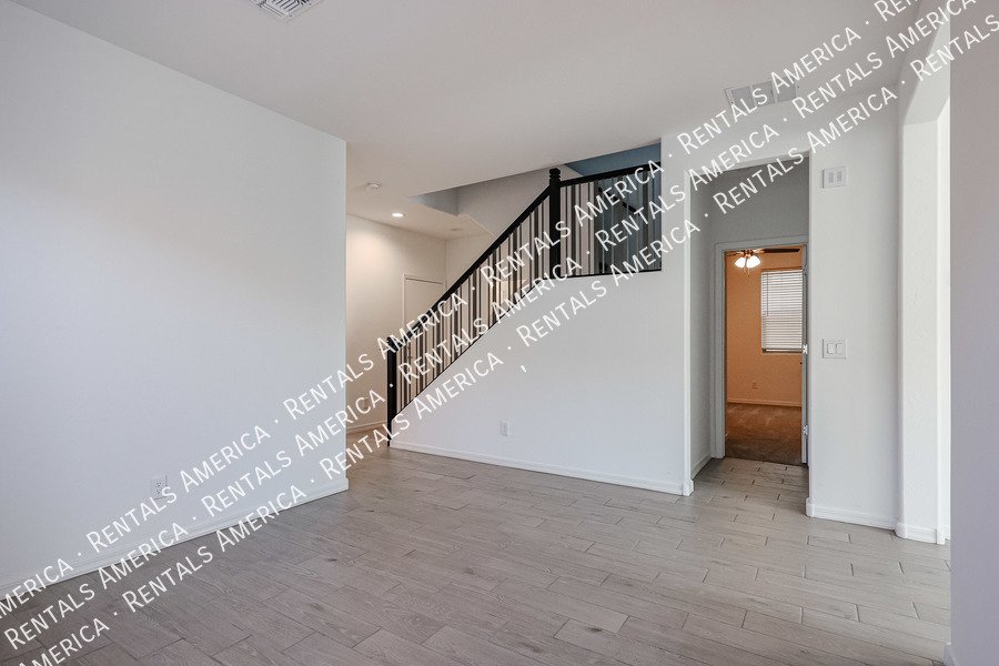 MOVE IN SPECIAL!!!! 5 bedroom 3 bath home in Camelback Ranch property image