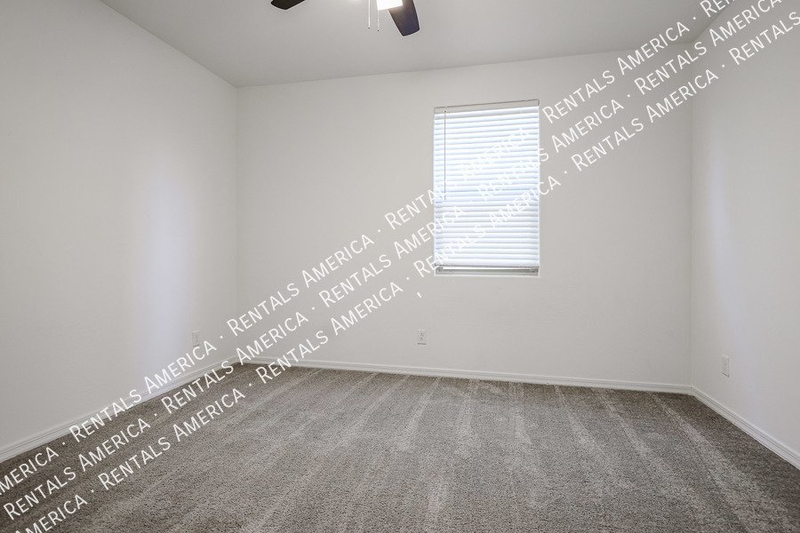 MOVE IN SPECIAL!!!! 5 bedroom 3 bath home in Camelback Ranch property image