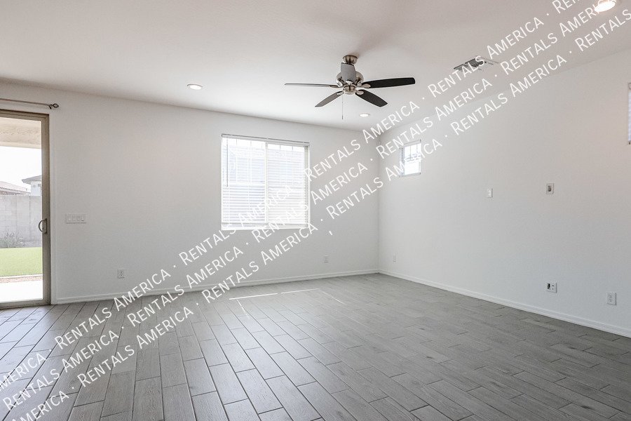 MOVE IN SPECIAL!!!! 5 bedroom 3 bath home in Camelback Ranch property image