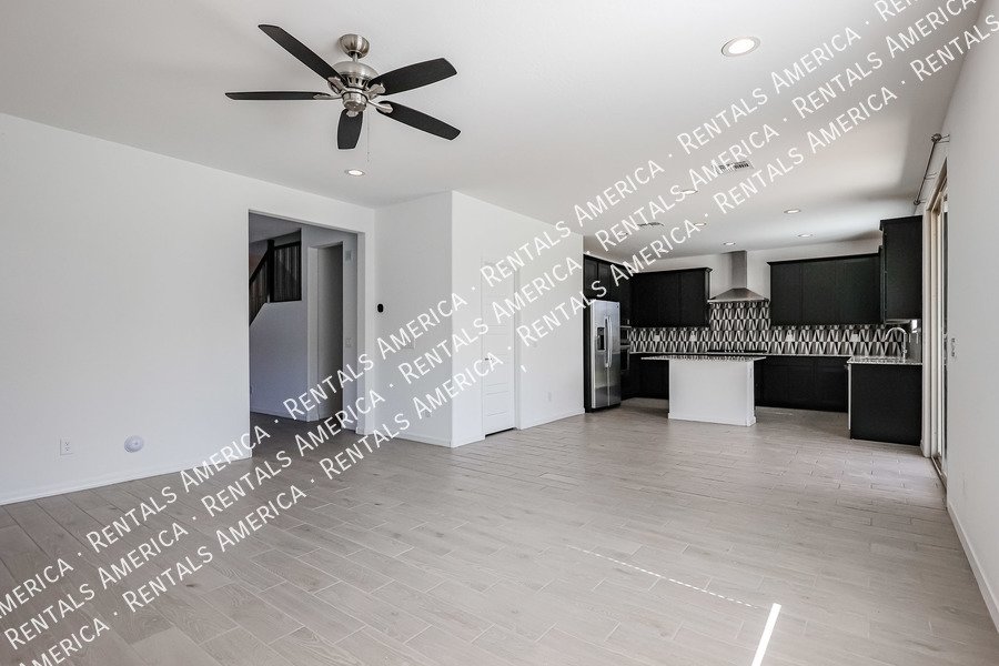 MOVE IN SPECIAL!!!! 5 bedroom 3 bath home in Camelback Ranch property image