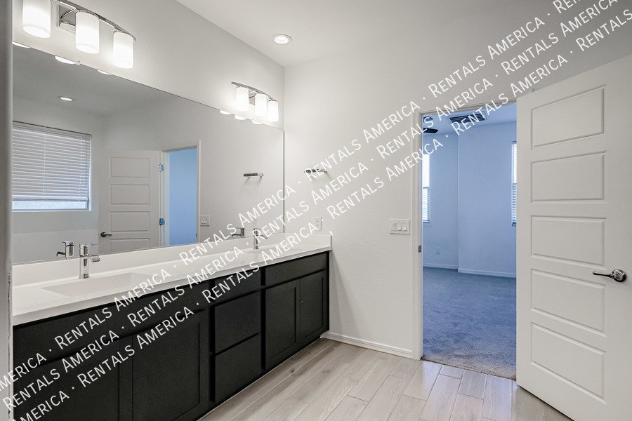 MOVE IN SPECIAL!!!! 5 bedroom 3 bath home in Camelback Ranch property image