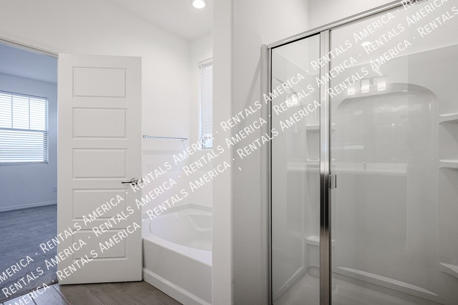 MOVE IN SPECIAL!!!! 5 bedroom 3 bath home in Camelback Ranch property image