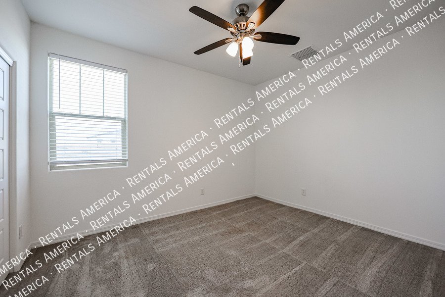 MOVE IN SPECIAL!!!! 5 bedroom 3 bath home in Camelback Ranch property image