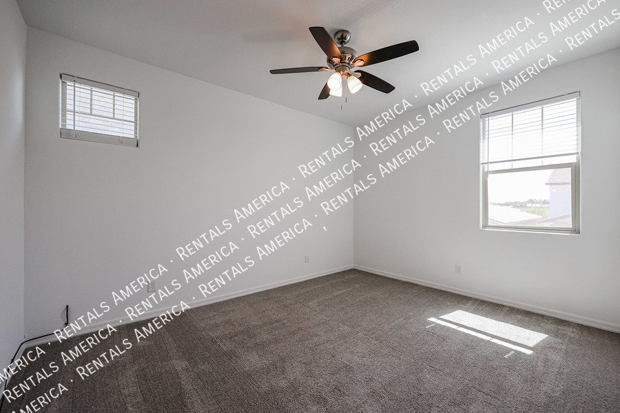 MOVE IN SPECIAL!!!! 5 bedroom 3 bath home in Camelback Ranch property image