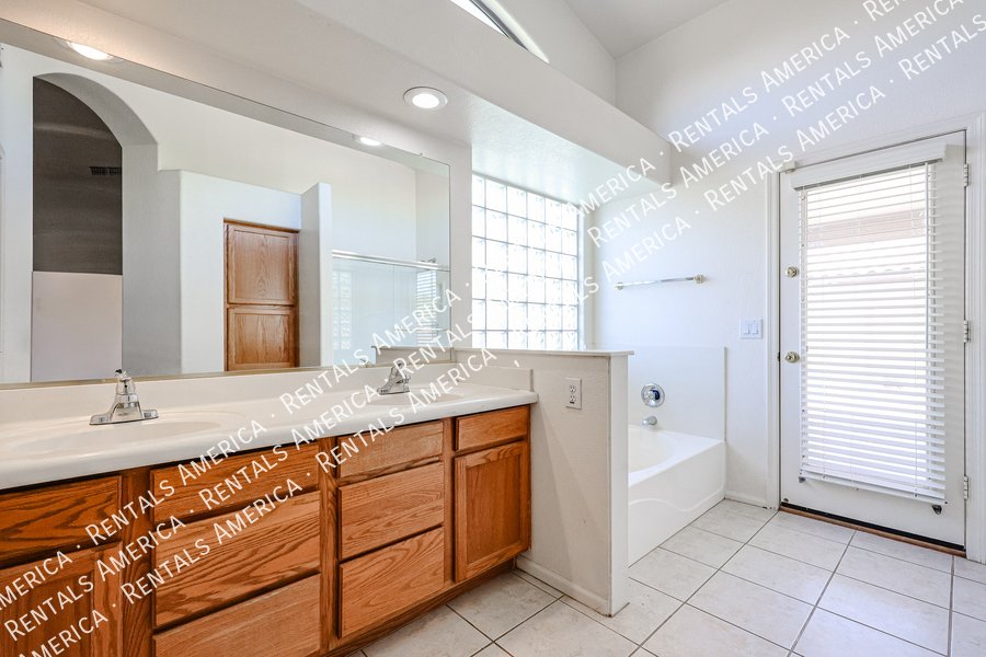 3 bedroom 2 bath in Chandler property image