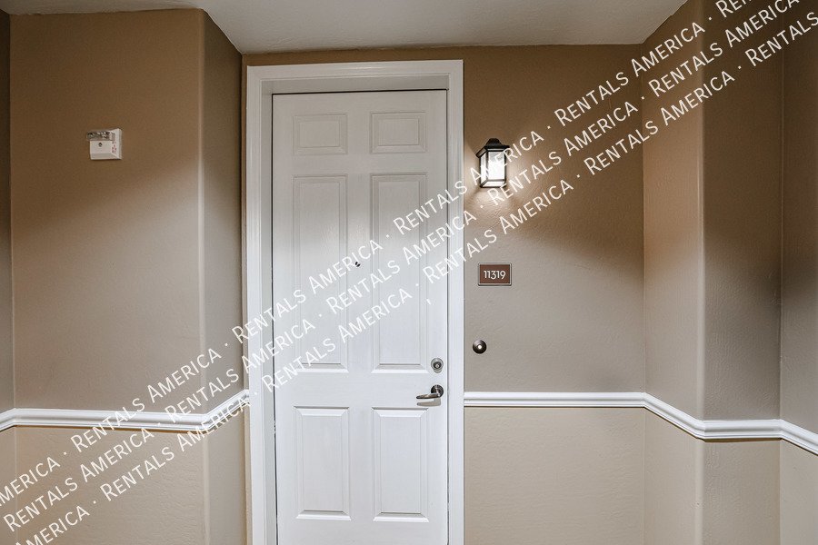 Upscale 2 Bedroom Condo Gated Community property image