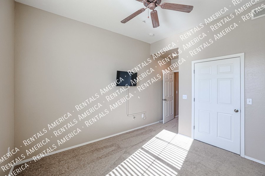 Upscale 2 Bedroom Condo Gated Community property image