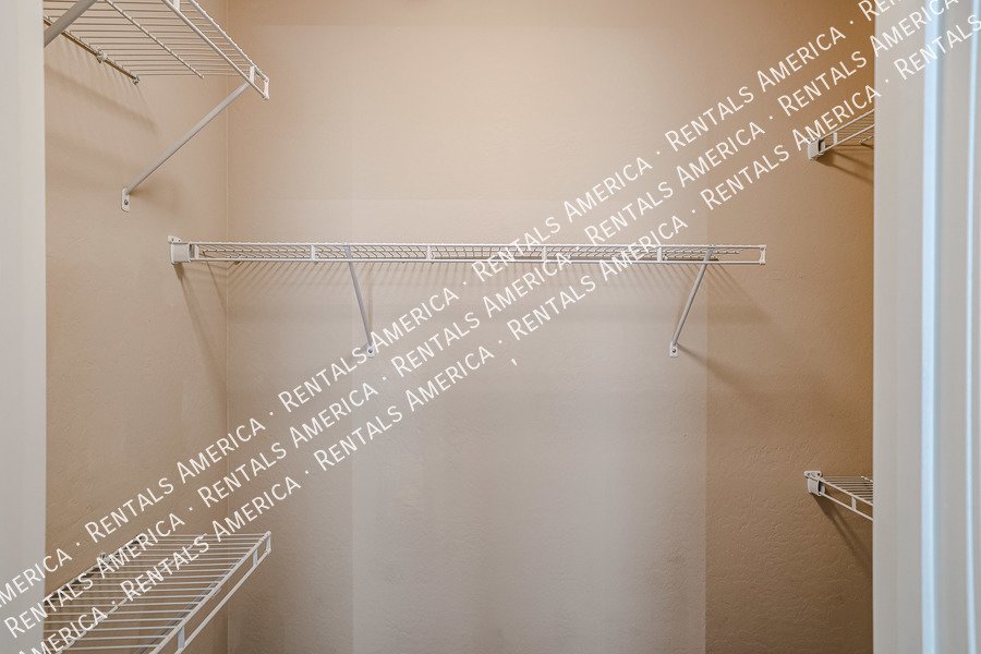 Upscale 2 Bedroom Condo Gated Community property image