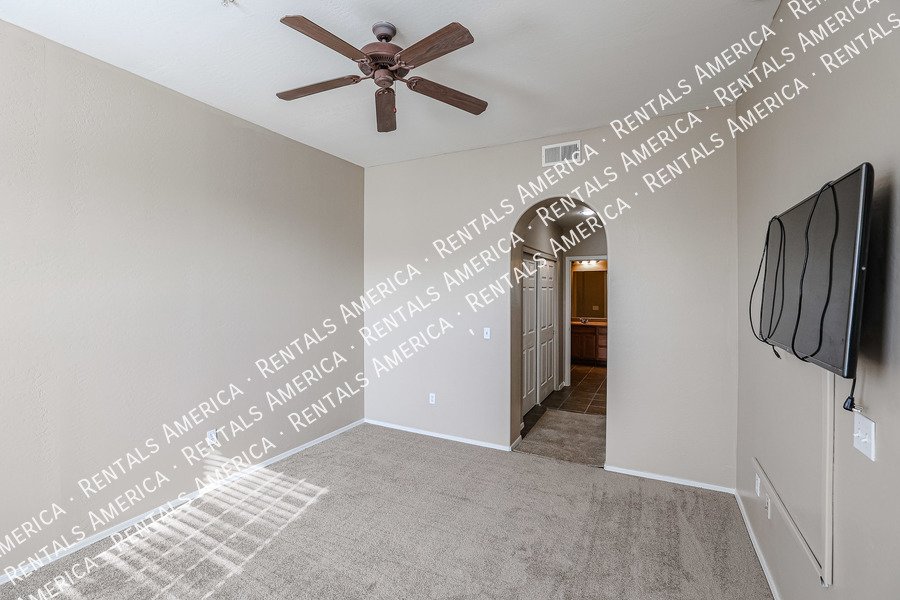 Upscale 2 Bedroom Condo Gated Community property image