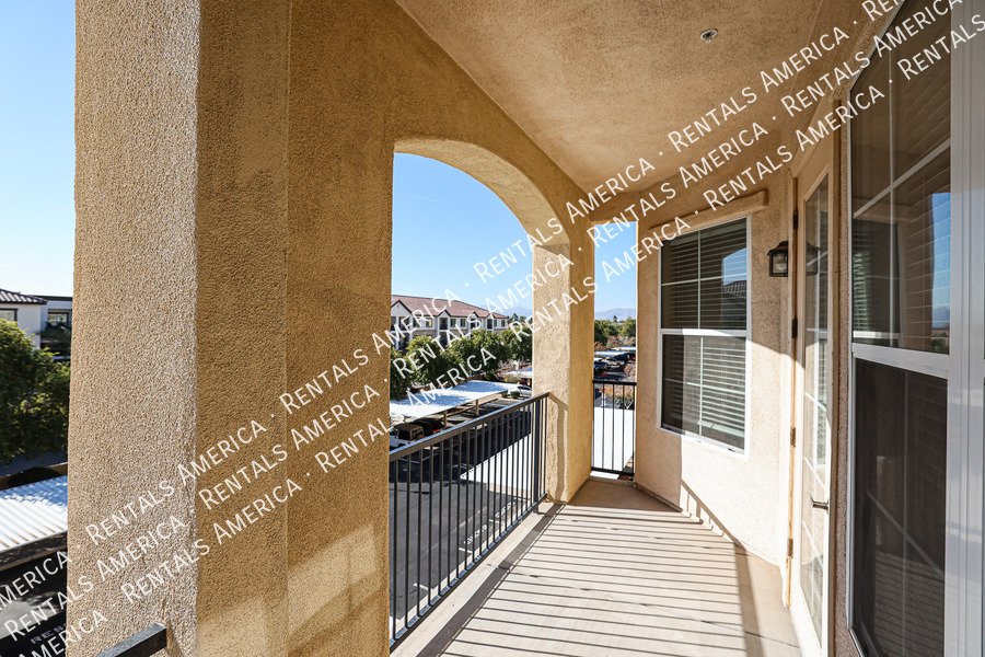 Upscale 2 Bedroom Condo Gated Community property image